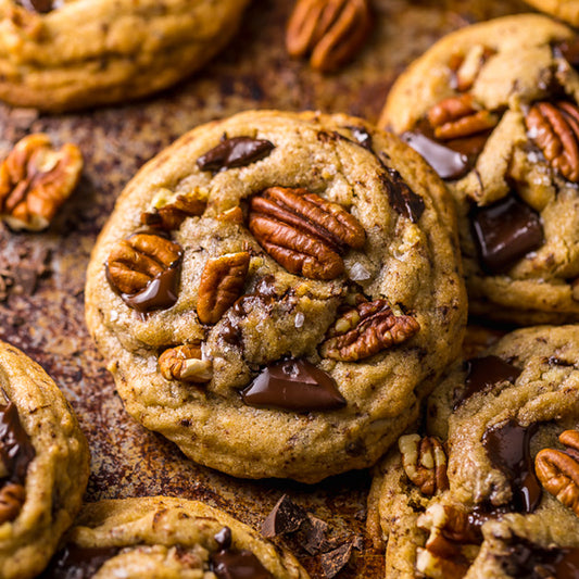 Recette cookie beurre noisette, aux noix de pécan, éclat chocolat et à la vanille.