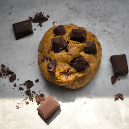 Cookie pépite de chocolat Le Pépichoc de My Store, vue en gros plan, avec pépites de chocolat dorées et croustillantes.
