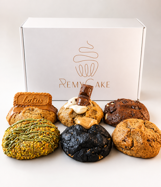 Boîte de cookies Remy Cake Signature avec 6 cookies cœur fondant irrésistibles, présentation appétissante et gourmande.